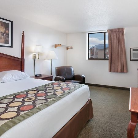 Serena Inn & Suites Of Rapid City Exteriör bild